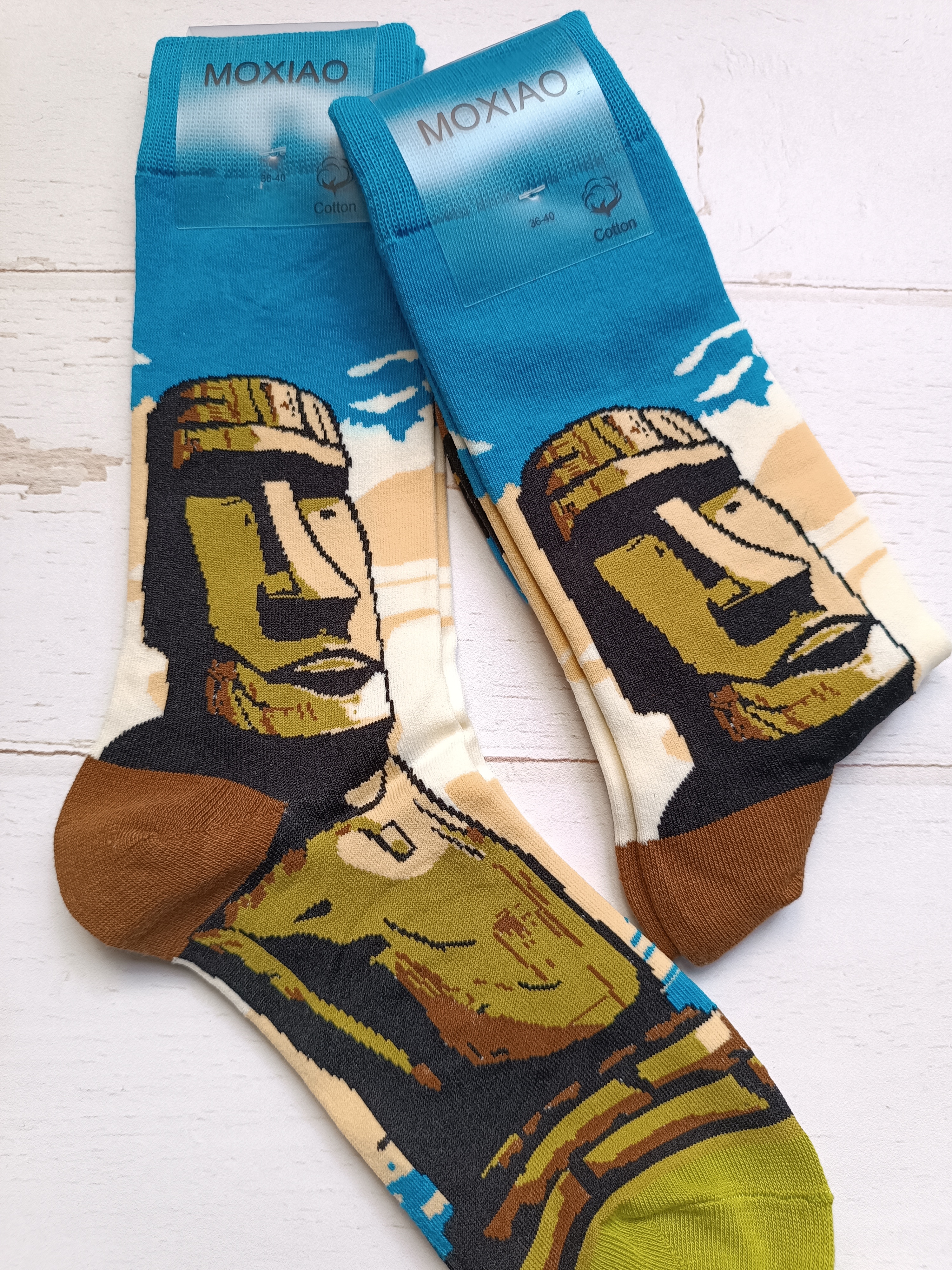 جوراب زنانه فانتزی طرح‌دار - طرح کاکا سنگی Easter Island